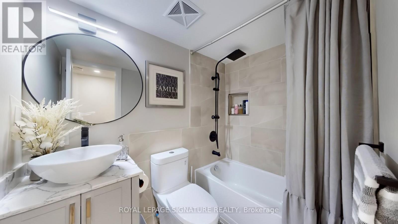 226 - 25 Turntable Crescent, Toronto, Ontario  M6H 4K8 - Photo 12 - W12640418