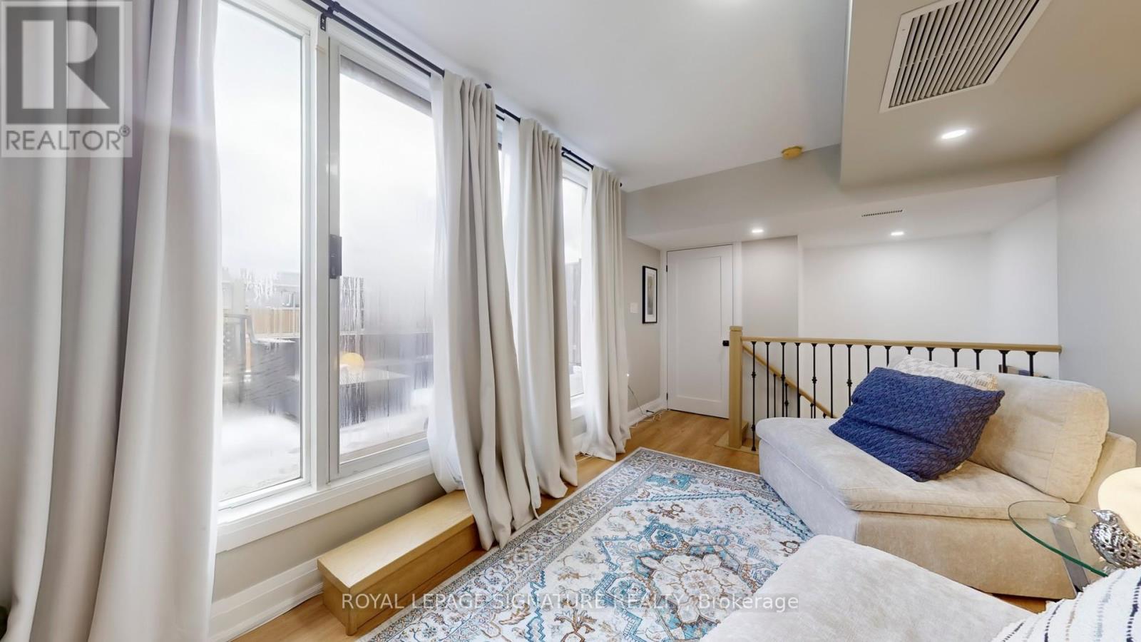 226 - 25 Turntable Crescent, Toronto, Ontario  M6H 4K8 - Photo 14 - W12640418