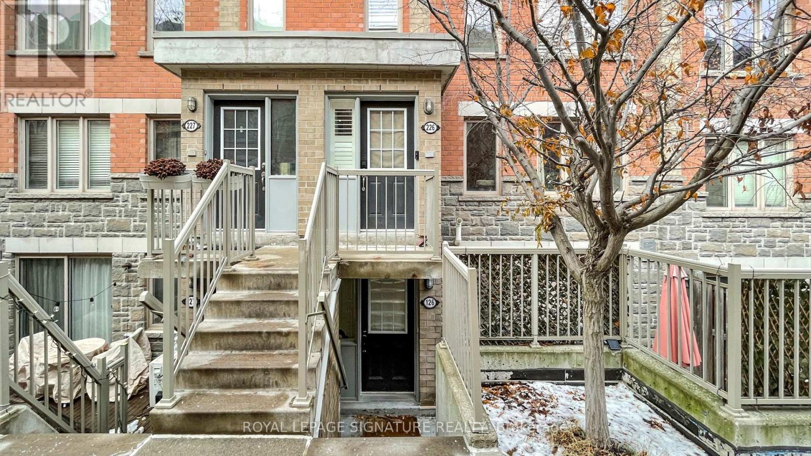 226 - 25 Turntable Crescent, Toronto, Ontario  M6H 4K8 - Photo 2 - W12640418