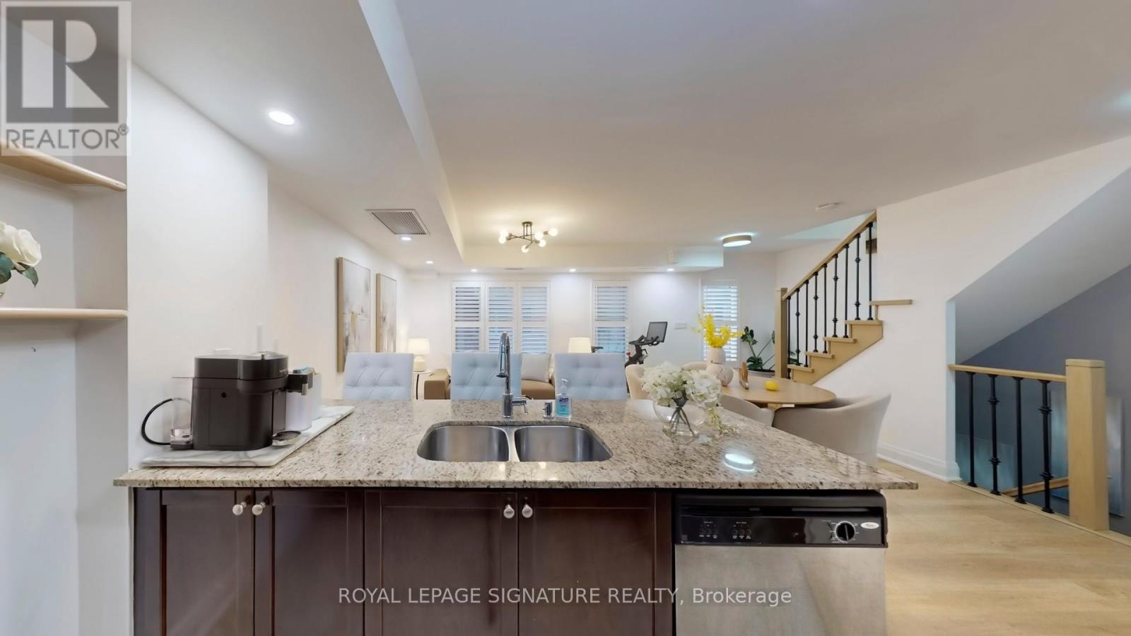 226 - 25 Turntable Crescent, Toronto, Ontario  M6H 4K8 - Photo 6 - W12640418