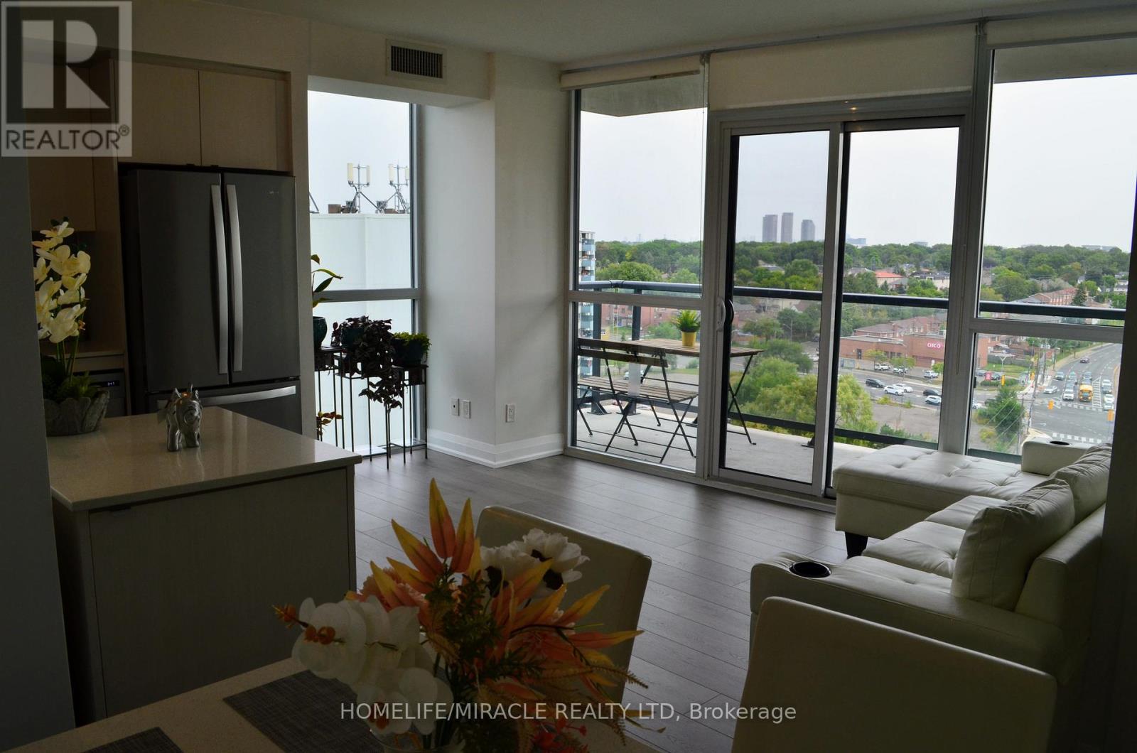 1305 - 1461 Lawrence Avenue W, Toronto, Ontario  M6L 0A6 - Photo 5 - W12640450