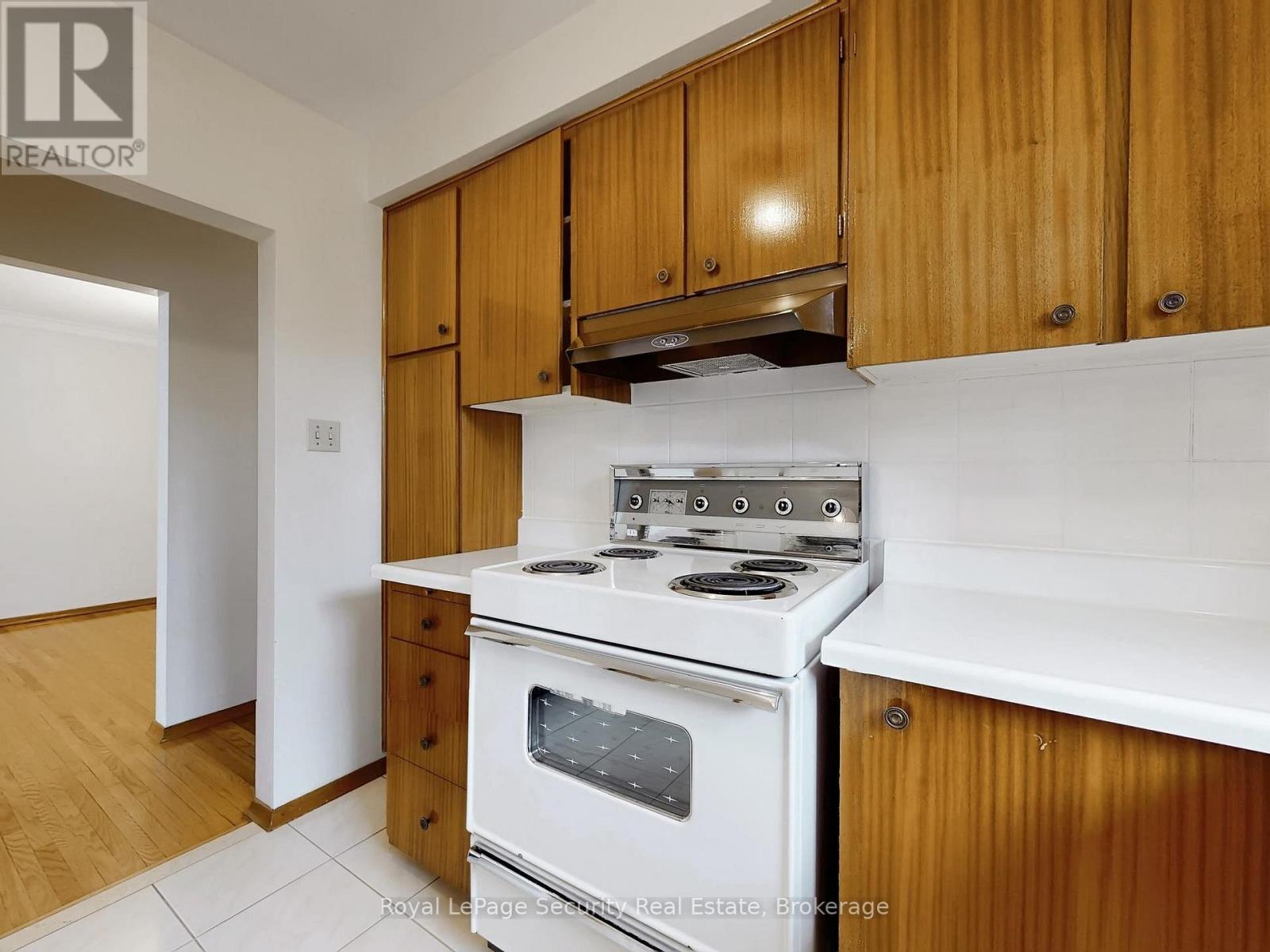 Upper - 26 Starview Drive, Toronto, Ontario  M9M 1K8 - Photo 13 - W12640454