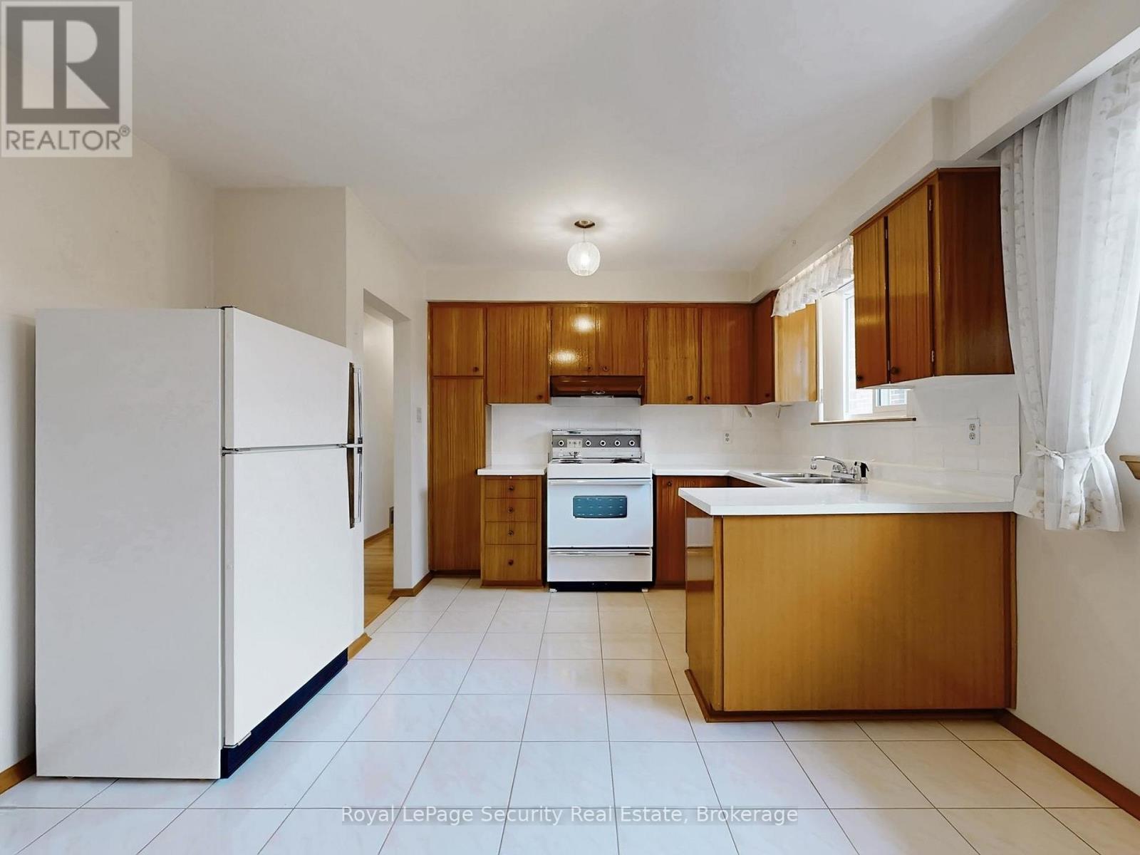 Upper - 26 Starview Drive, Toronto, Ontario  M9M 1K8 - Photo 16 - W12640454