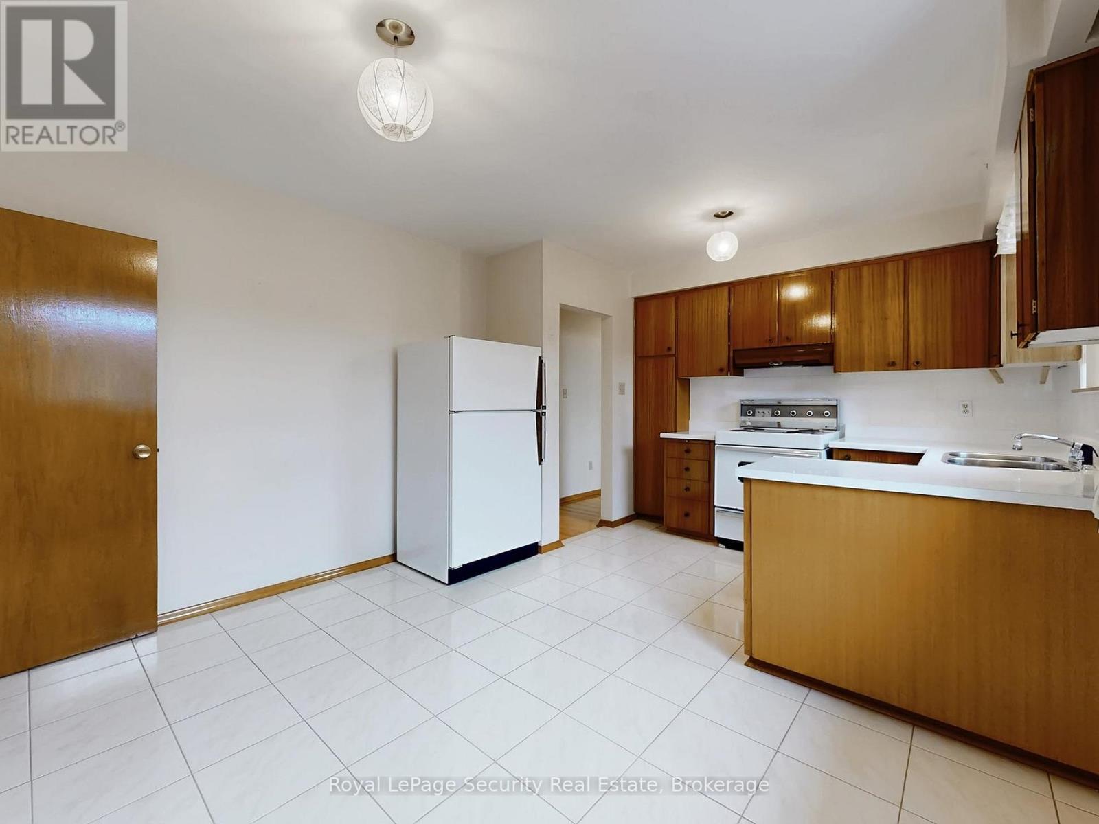 Upper - 26 Starview Drive, Toronto, Ontario  M9M 1K8 - Photo 17 - W12640454