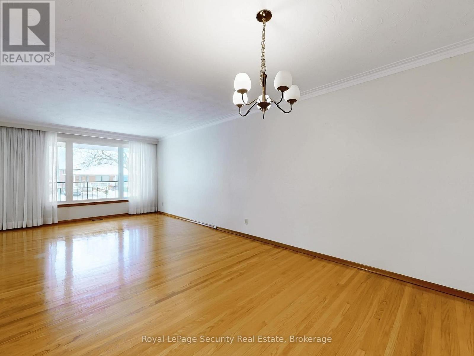 Upper - 26 Starview Drive, Toronto, Ontario  M9M 1K8 - Photo 3 - W12640454