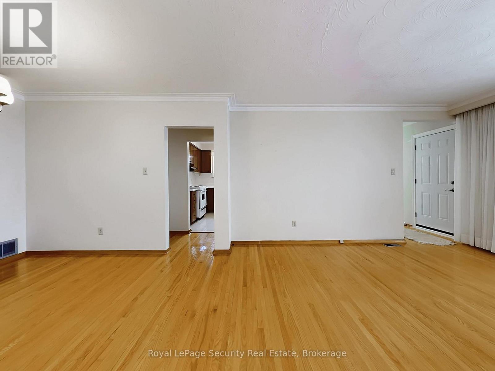 Upper - 26 Starview Drive, Toronto, Ontario  M9M 1K8 - Photo 8 - W12640454