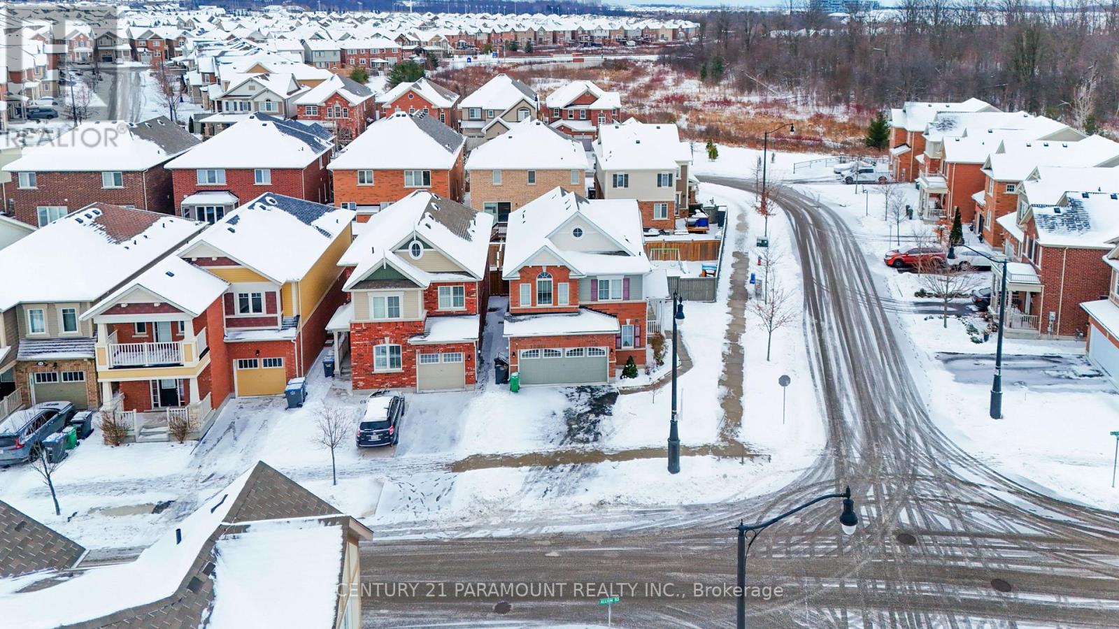 39 Fenchurch Drive, Brampton, Ontario  L7A 4G1 - Photo 3 - W12640474