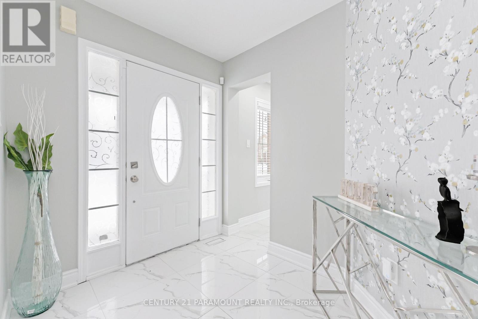 39 Fenchurch Drive, Brampton, Ontario  L7A 4G1 - Photo 5 - W12640474