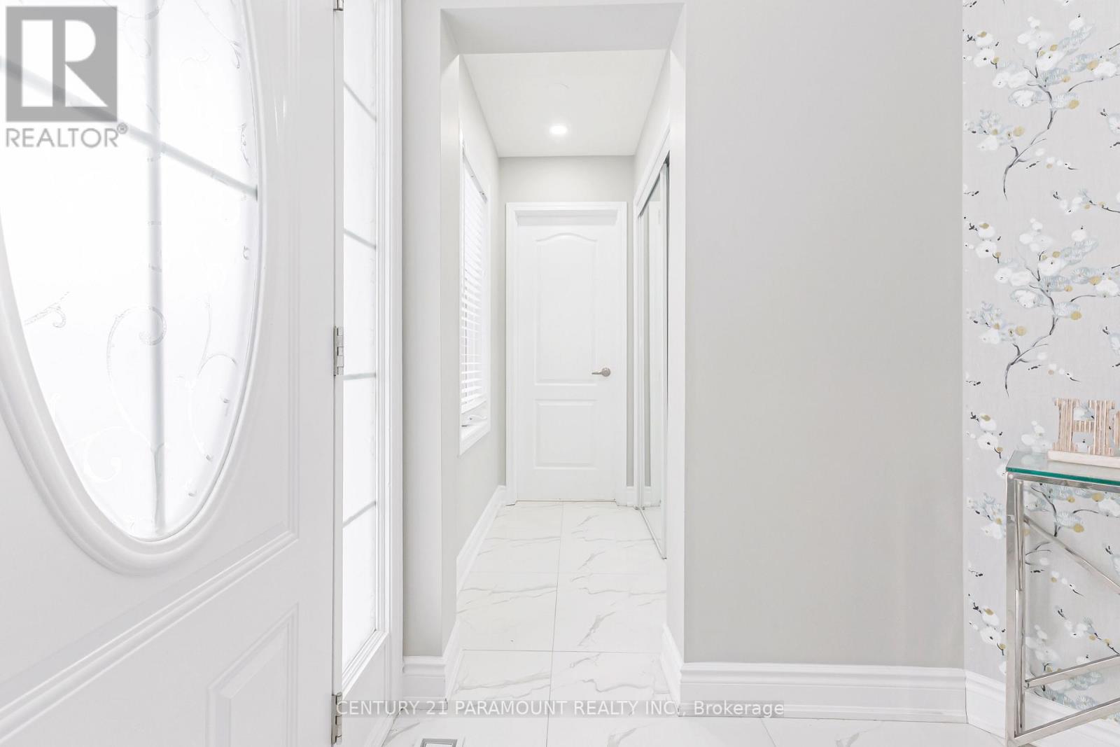 39 Fenchurch Drive, Brampton, Ontario  L7A 4G1 - Photo 6 - W12640474