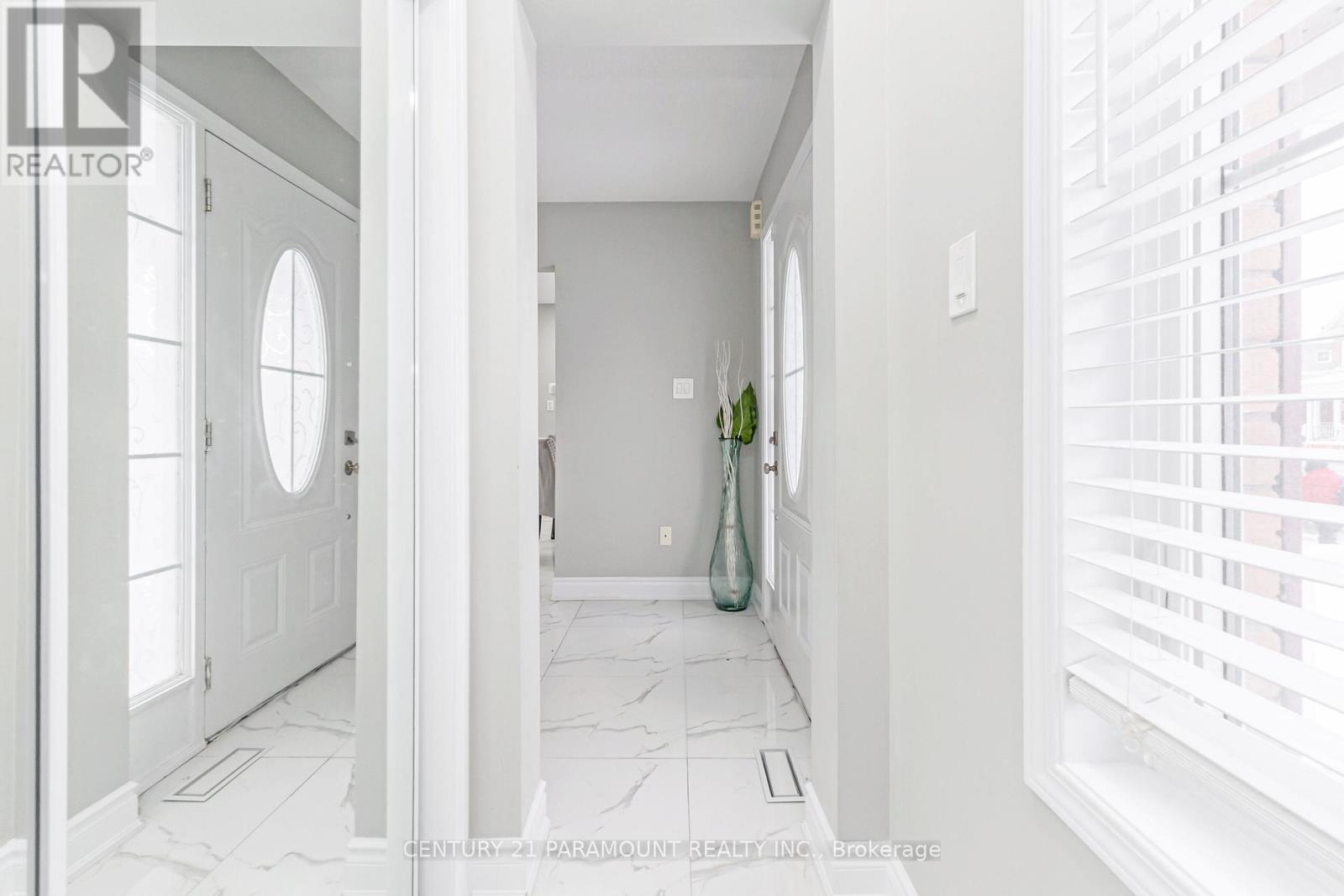 39 Fenchurch Drive, Brampton, Ontario  L7A 4G1 - Photo 7 - W12640474