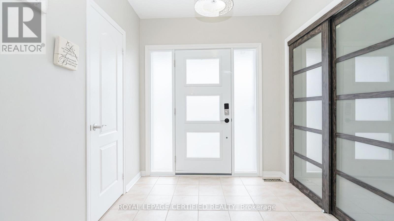 5962 Manzanillo Crescent, Mississauga, Ontario  L5M 6Y3 - Photo 5 - W12640480