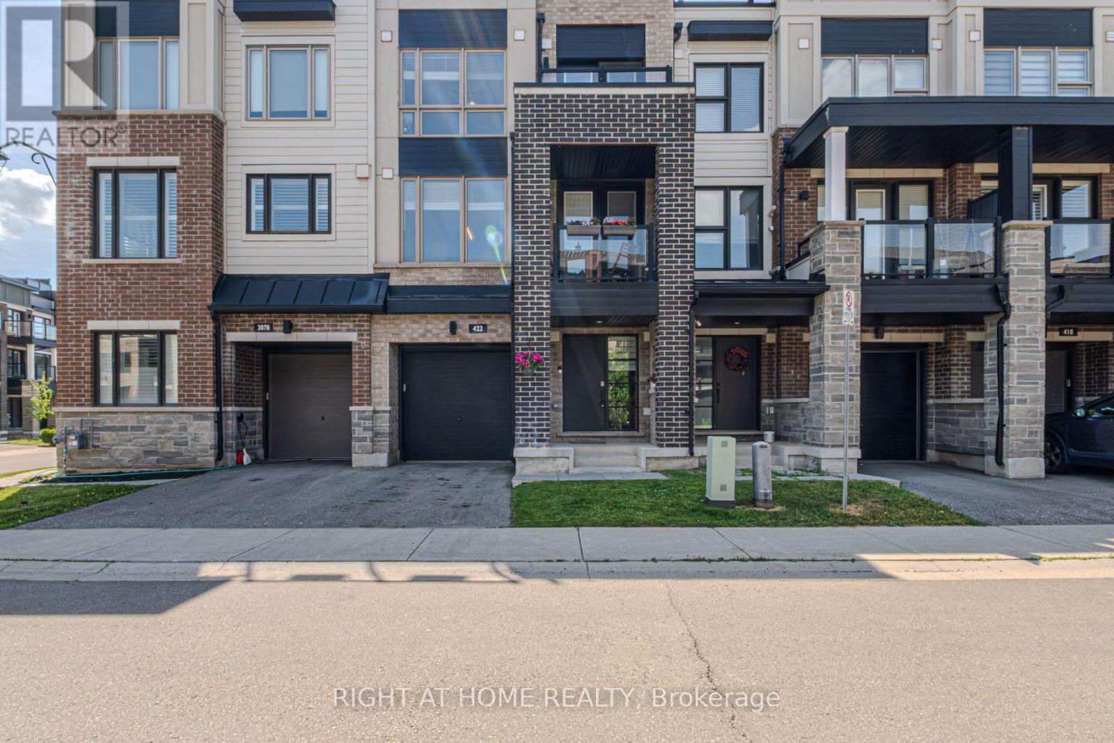 422 Athabasca Common, Oakville, Ontario  L6H 0R5 - Photo 2 - W12640504