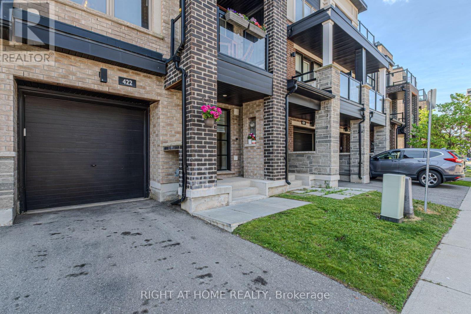 422 Athabasca Common, Oakville, Ontario  L6H 0R5 - Photo 3 - W12640504