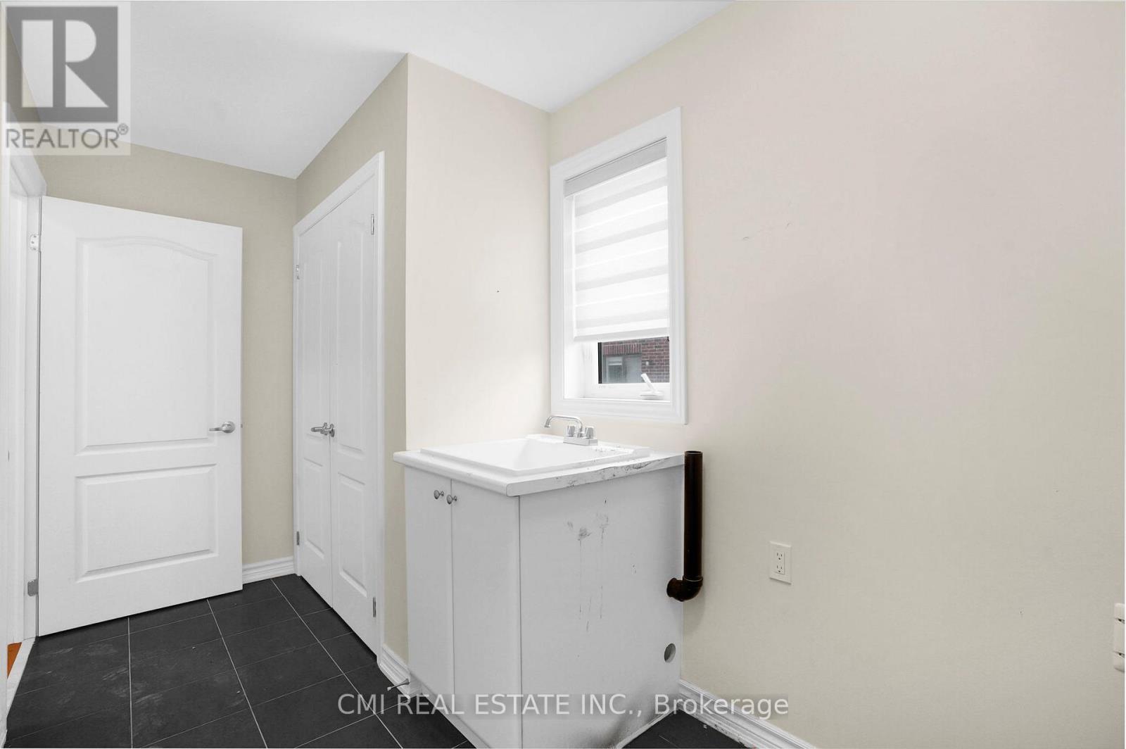 251 Palace Street, Thorold, Ontario  L2V 0N3 - Photo 21 - X12640408