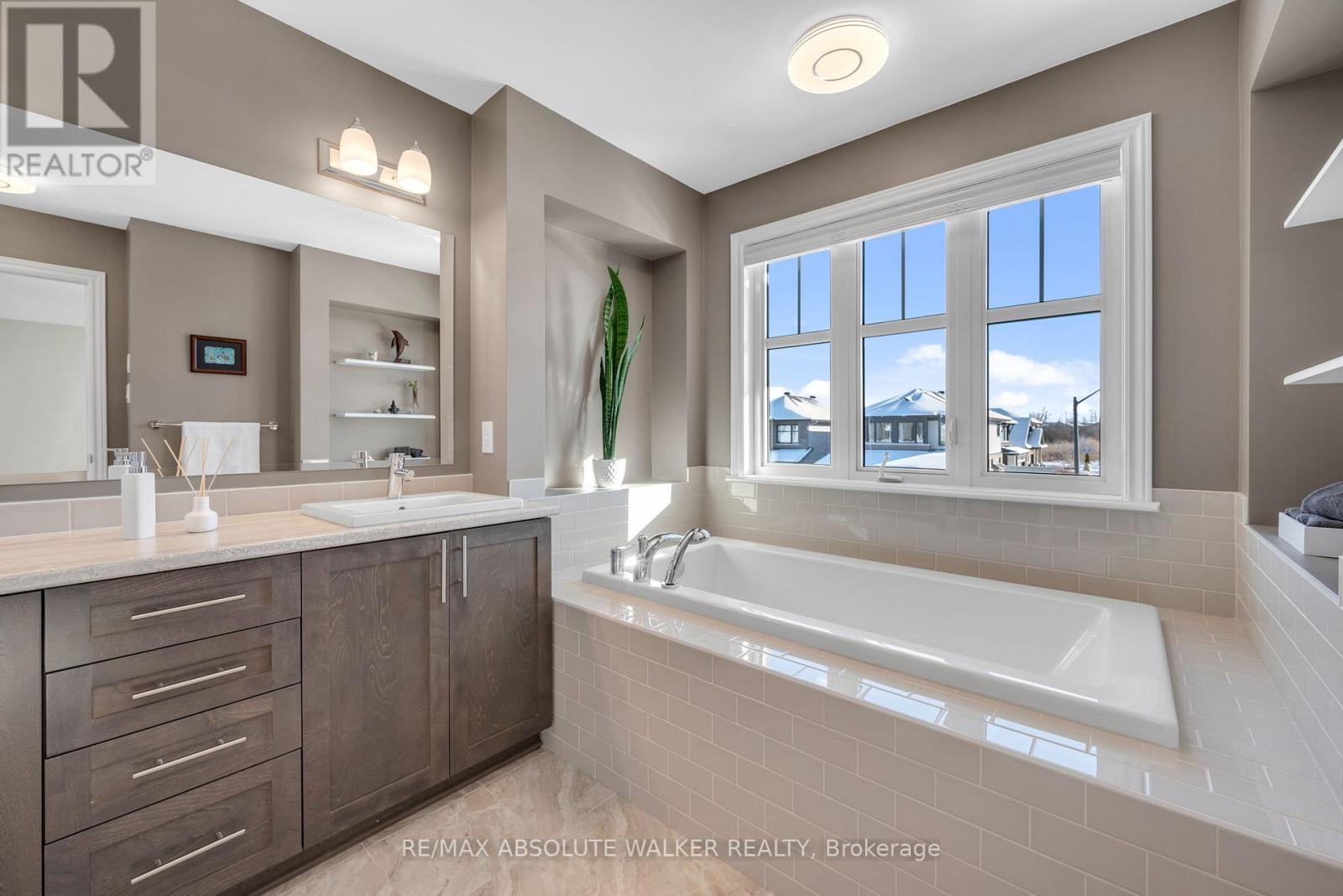 119 Cambie Road, Ottawa, Ontario  K1X 0A6 - Photo 15 - X12640538