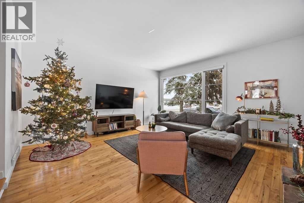 2603 33 Street Sw, Calgary, Alberta  T3E 2T4 - Photo 3 - A2272925