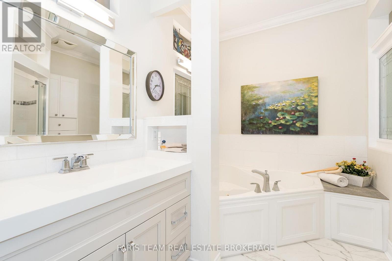 10 Wilton Trail, Aurora, Ontario  L4G 7S9 - Photo 19 - N12483990