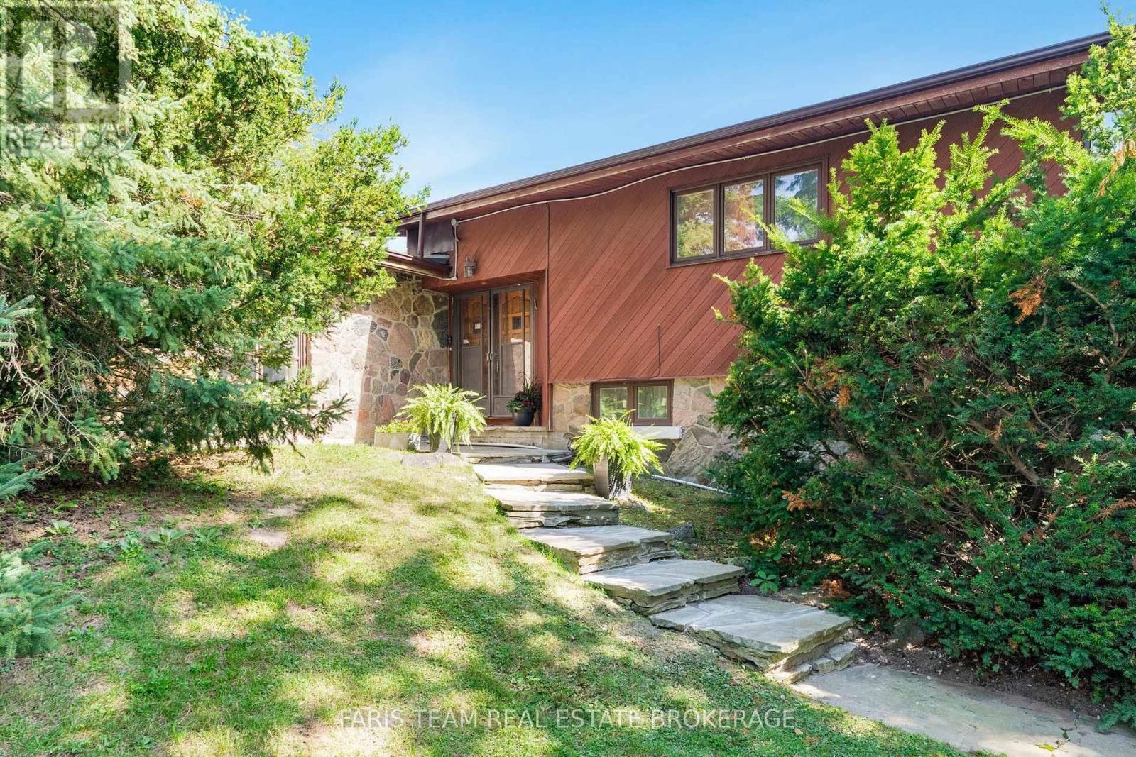 175 South Summit Farm Road, King, Ontario  L7B 1J8 - Photo 9 - N12498882