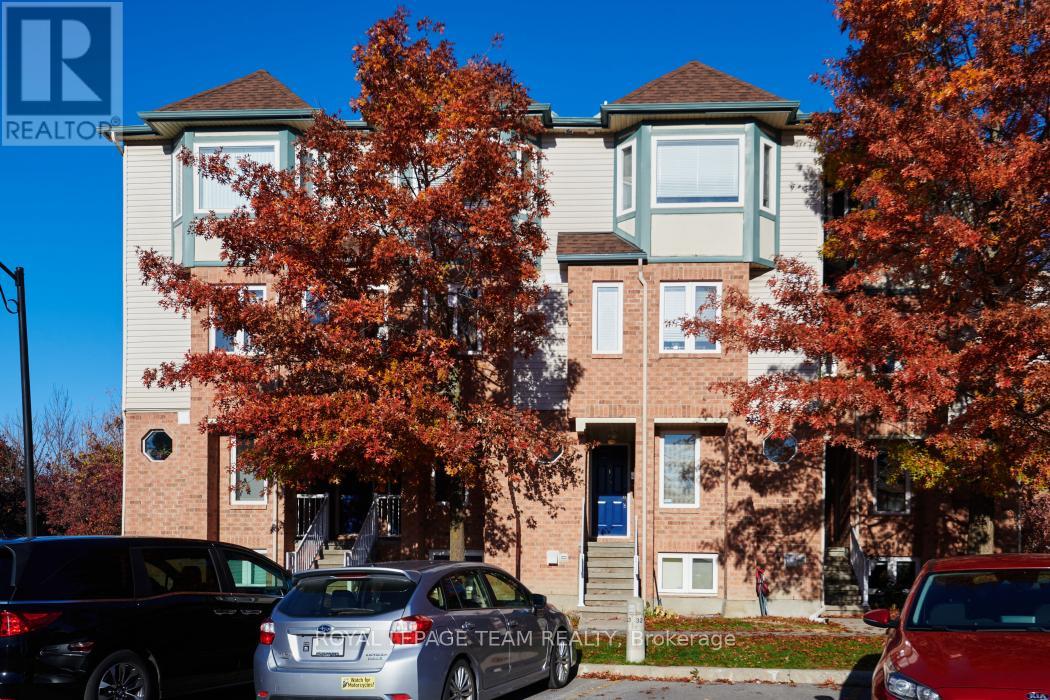 131 TALL PINES PINE, Ottawa, Ontario