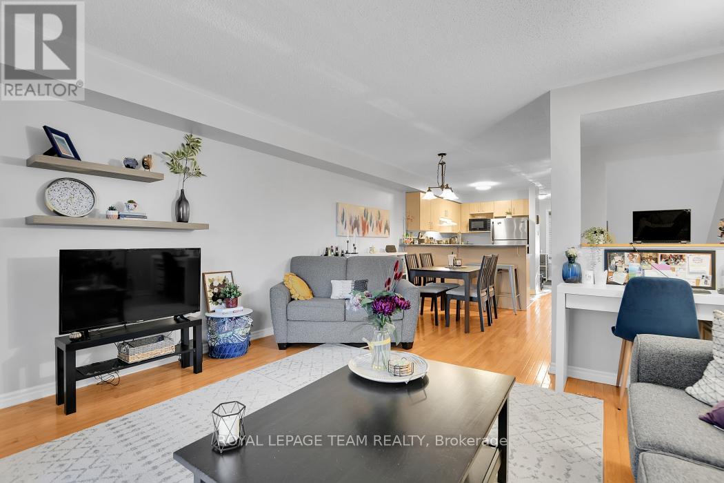 131 Tall Pines Pine, Ottawa, Ontario  K2H 1H1 - Photo 12 - X12640620