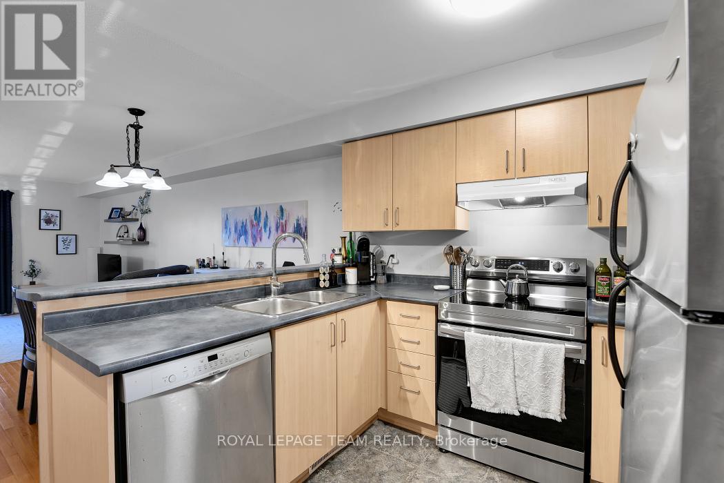 131 Tall Pines Pine, Ottawa, Ontario  K2H 1H1 - Photo 18 - X12640620