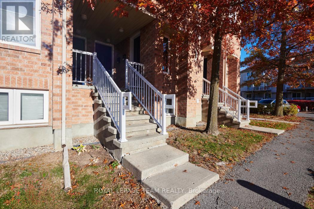 131 Tall Pines Pine, Ottawa, Ontario  K2H 1H1 - Photo 3 - X12640620