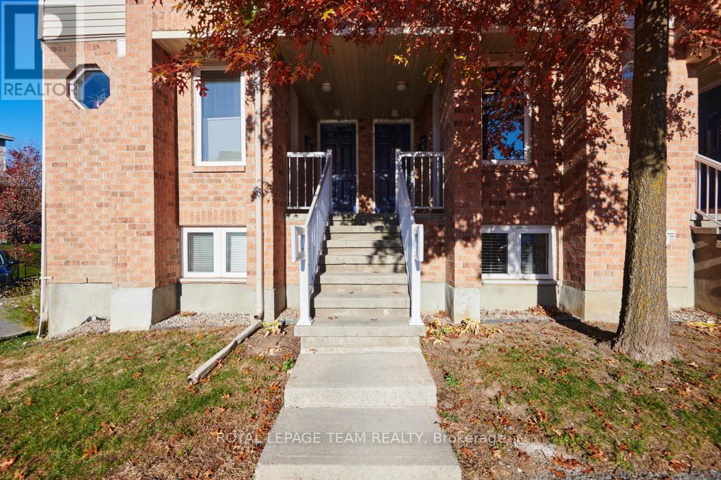 131 Tall Pines Pine, Ottawa, Ontario  K2H 1H1 - Photo 4 - X12640620
