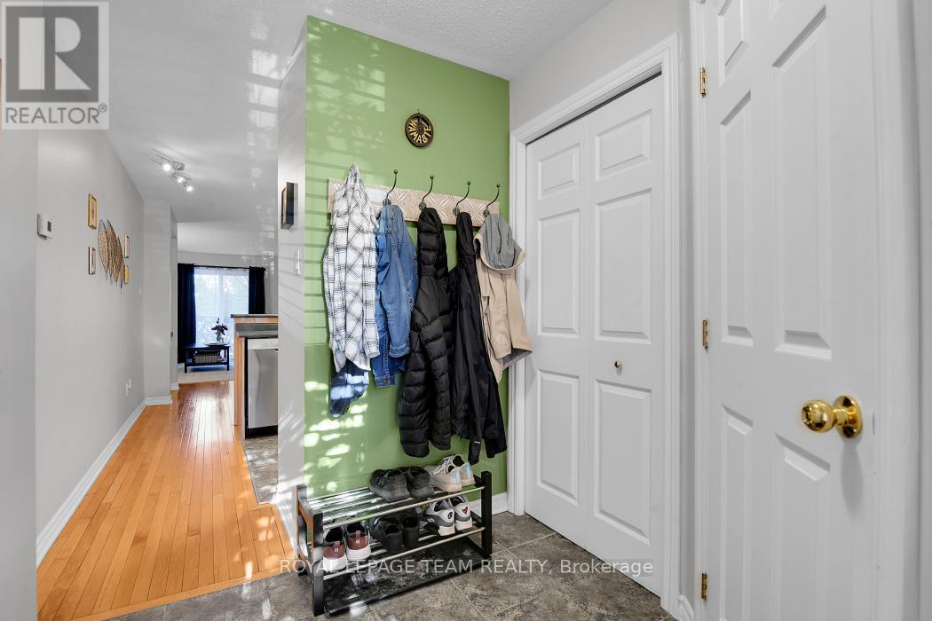 131 Tall Pines Pine, Ottawa, Ontario  K2H 1H1 - Photo 9 - X12640620