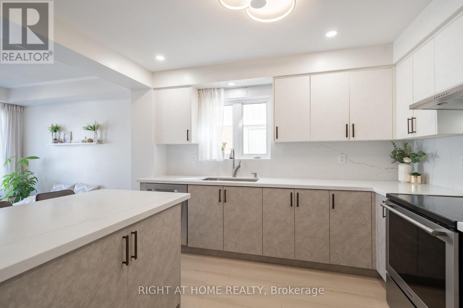 182 Meadowhawk Trail, Bradford West Gwillimbury, Ontario  L3Z 0E9 - Photo 10 - N12441386