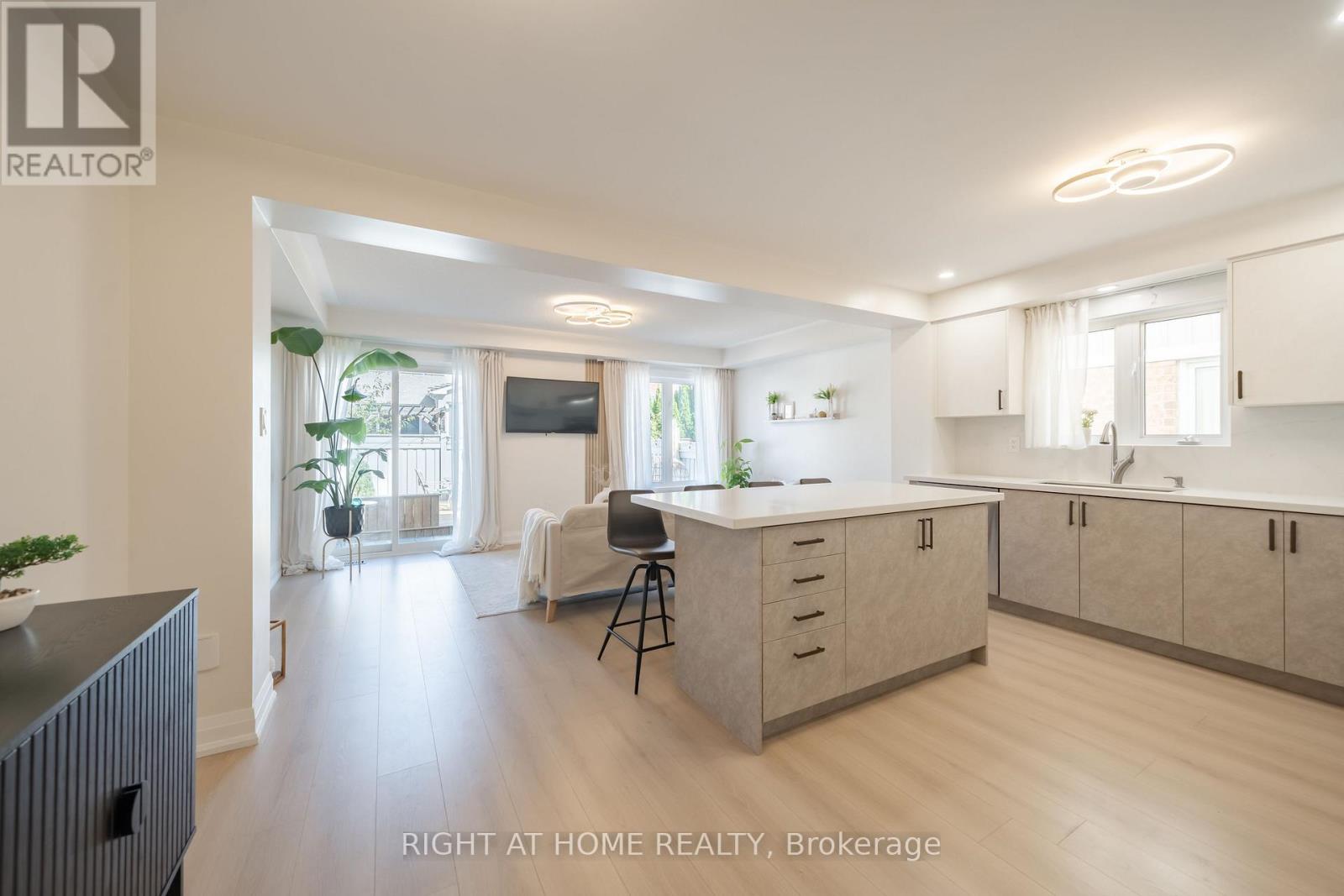 182 Meadowhawk Trail, Bradford West Gwillimbury, Ontario  L3Z 0E9 - Photo 9 - N12441386