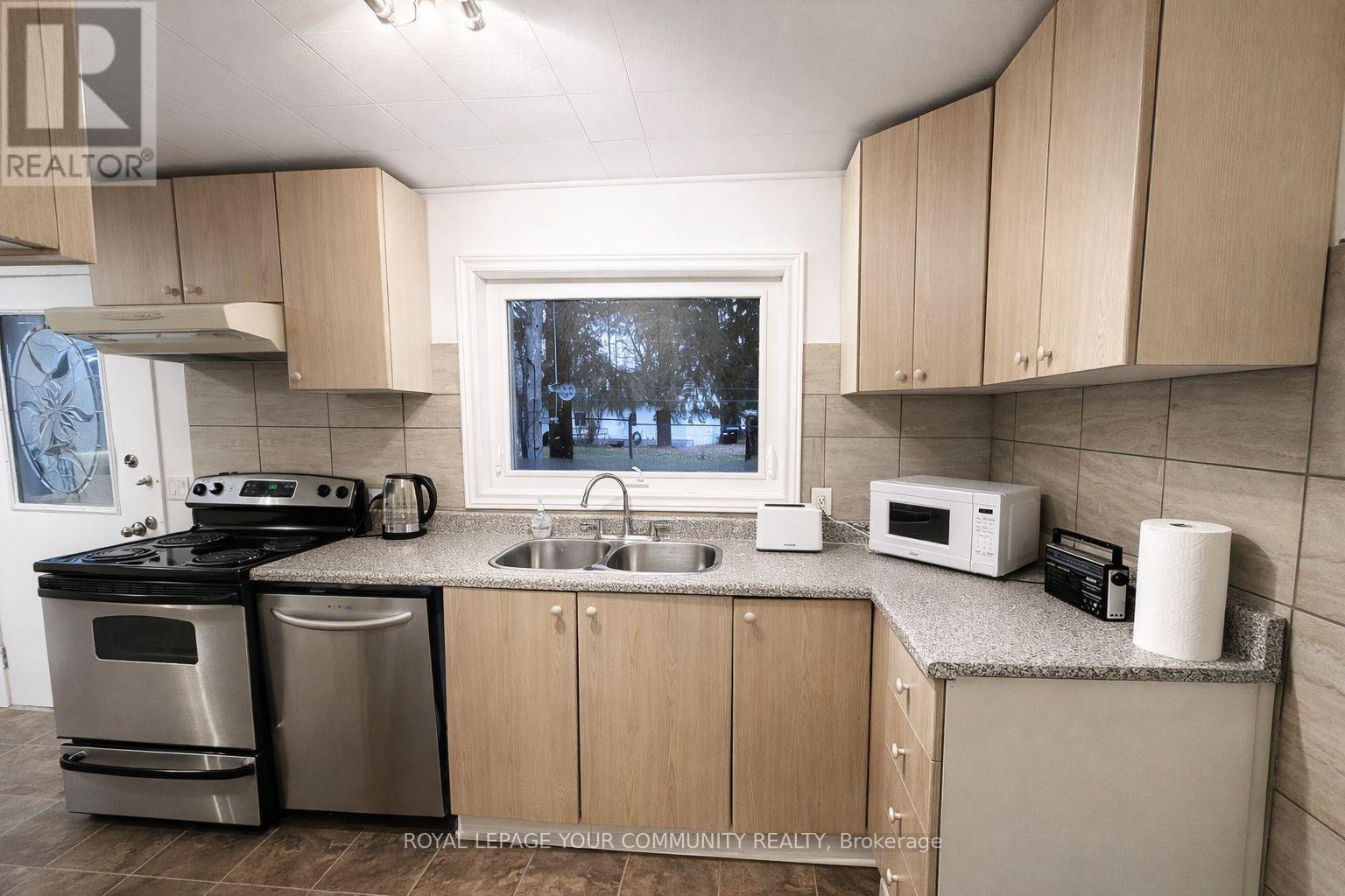 709 Roberts Road, Innisfil, Ontario  L9S 2E4 - Photo 3 - N12580520