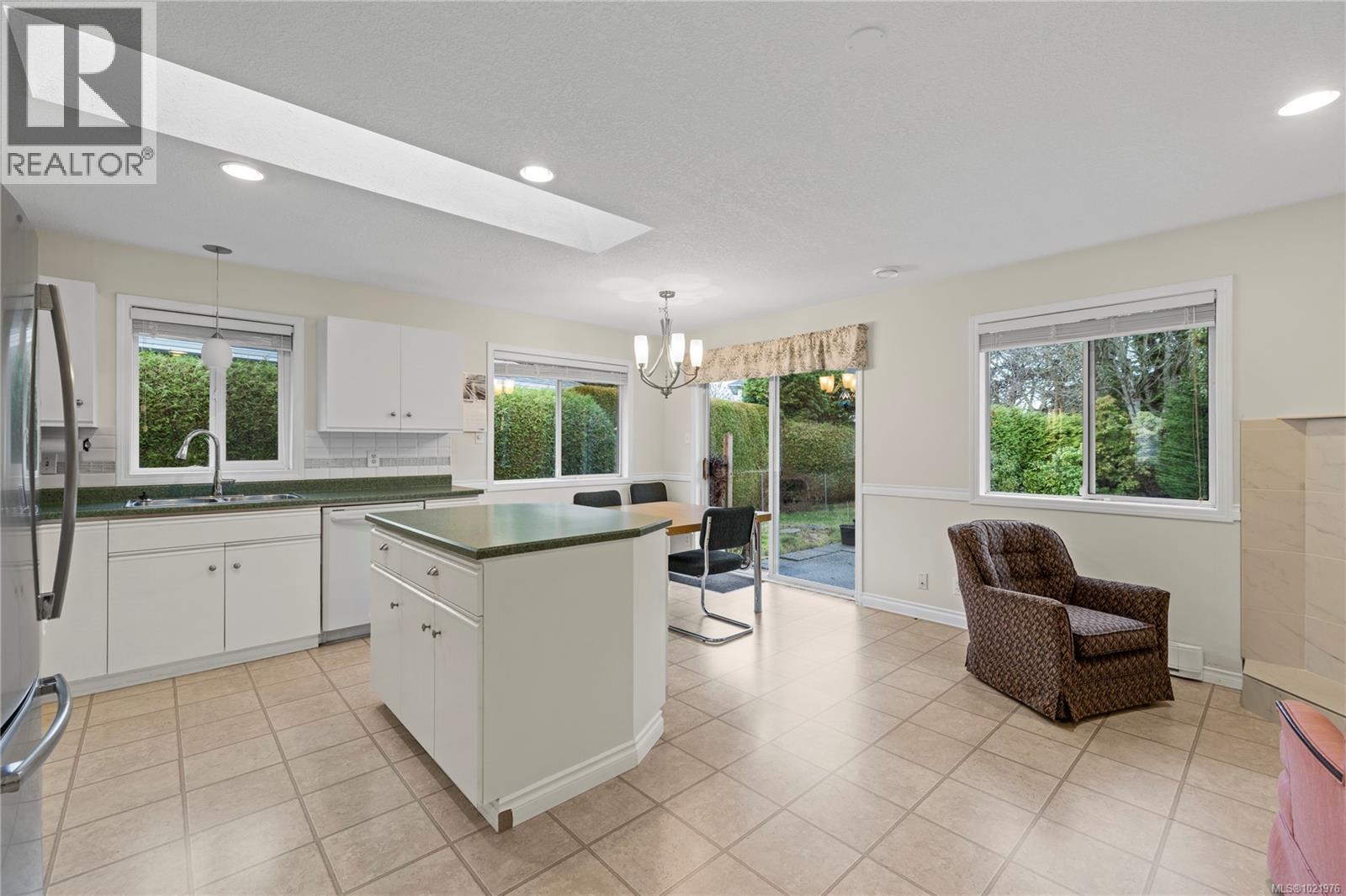 5902 Beacon Pl, Nanaimo, British Columbia V9V 1J6 - Photo 13 - 1021976