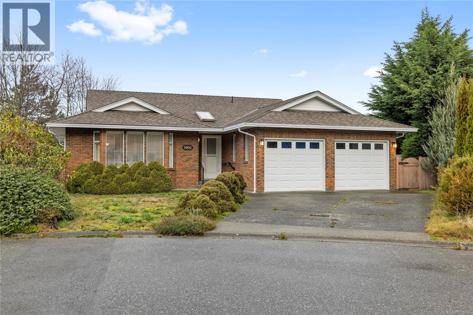 5902 Beacon Pl, Nanaimo, British Columbia V9V 1J6 - Photo 2 - 1021976