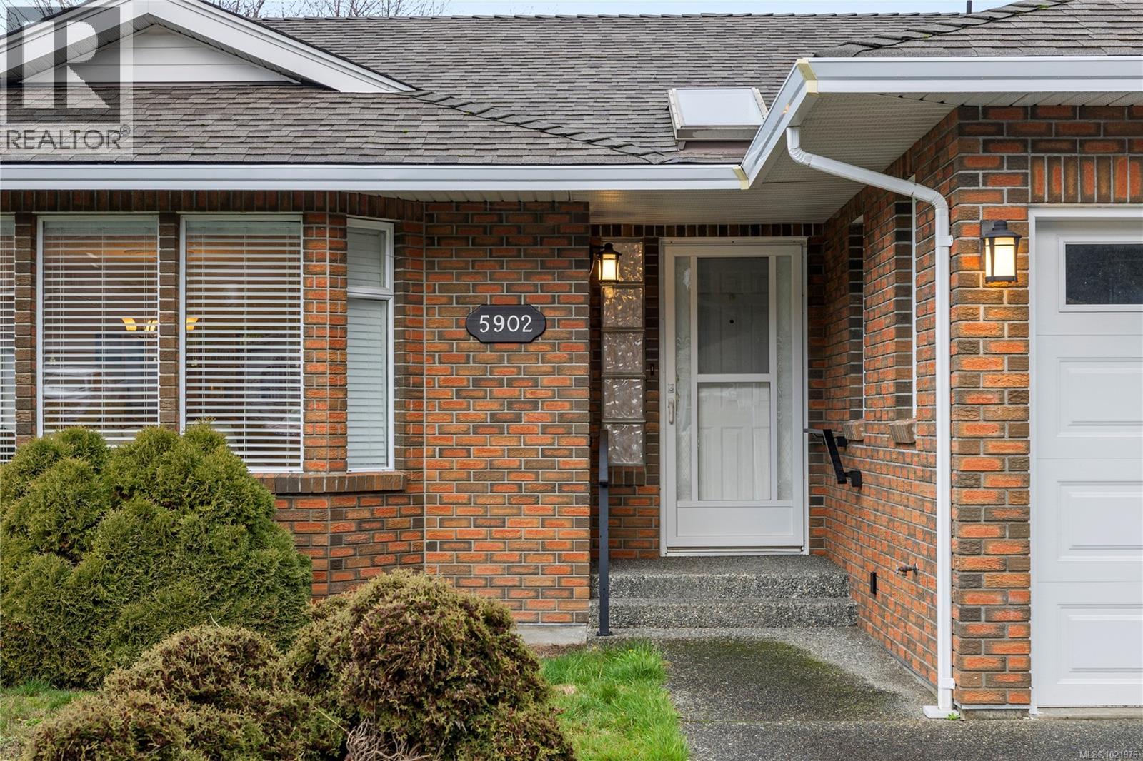 5902 Beacon Pl, Nanaimo, British Columbia V9V 1J6 - Photo 4 - 1021976