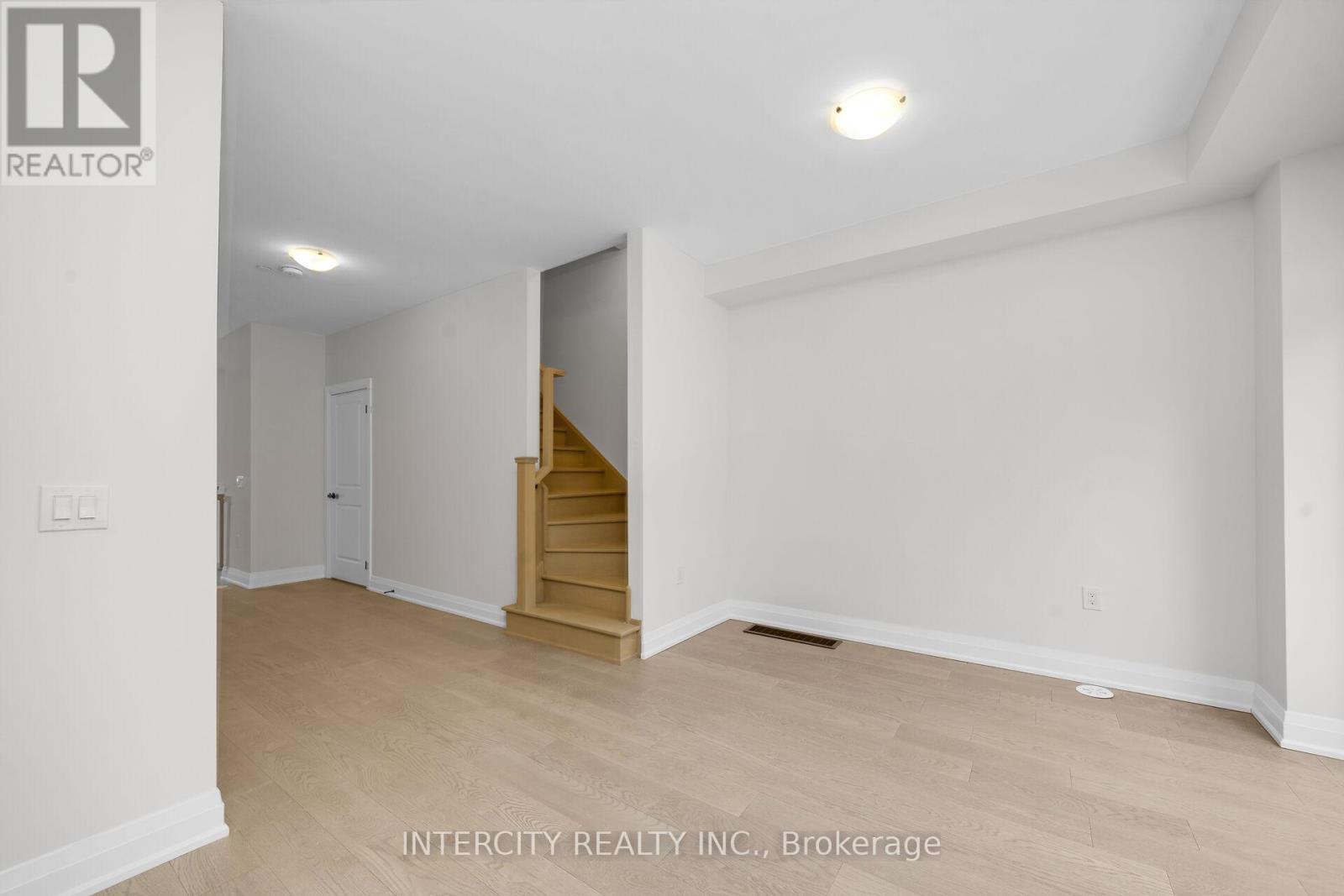 Unit 10 - 39 Marret Lane, Clarington, Ontario  L1B 1J2 - Photo 10 - E12640582