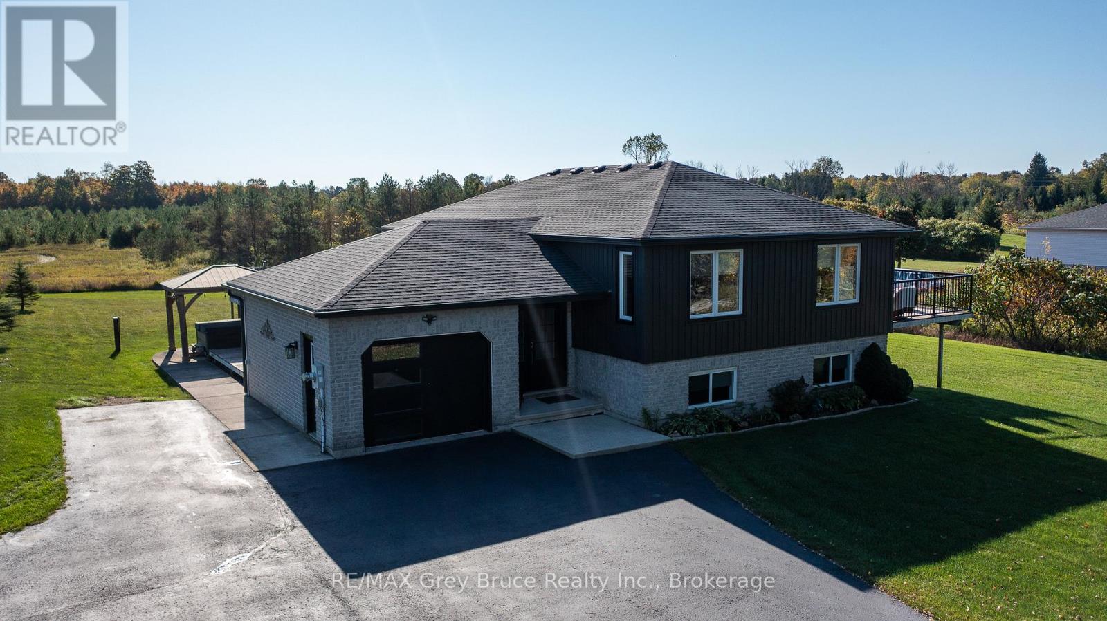 200050 10 Side Road, Georgian Bluffs, Ontario  N0H 2K0 - Photo 3 - X12438049