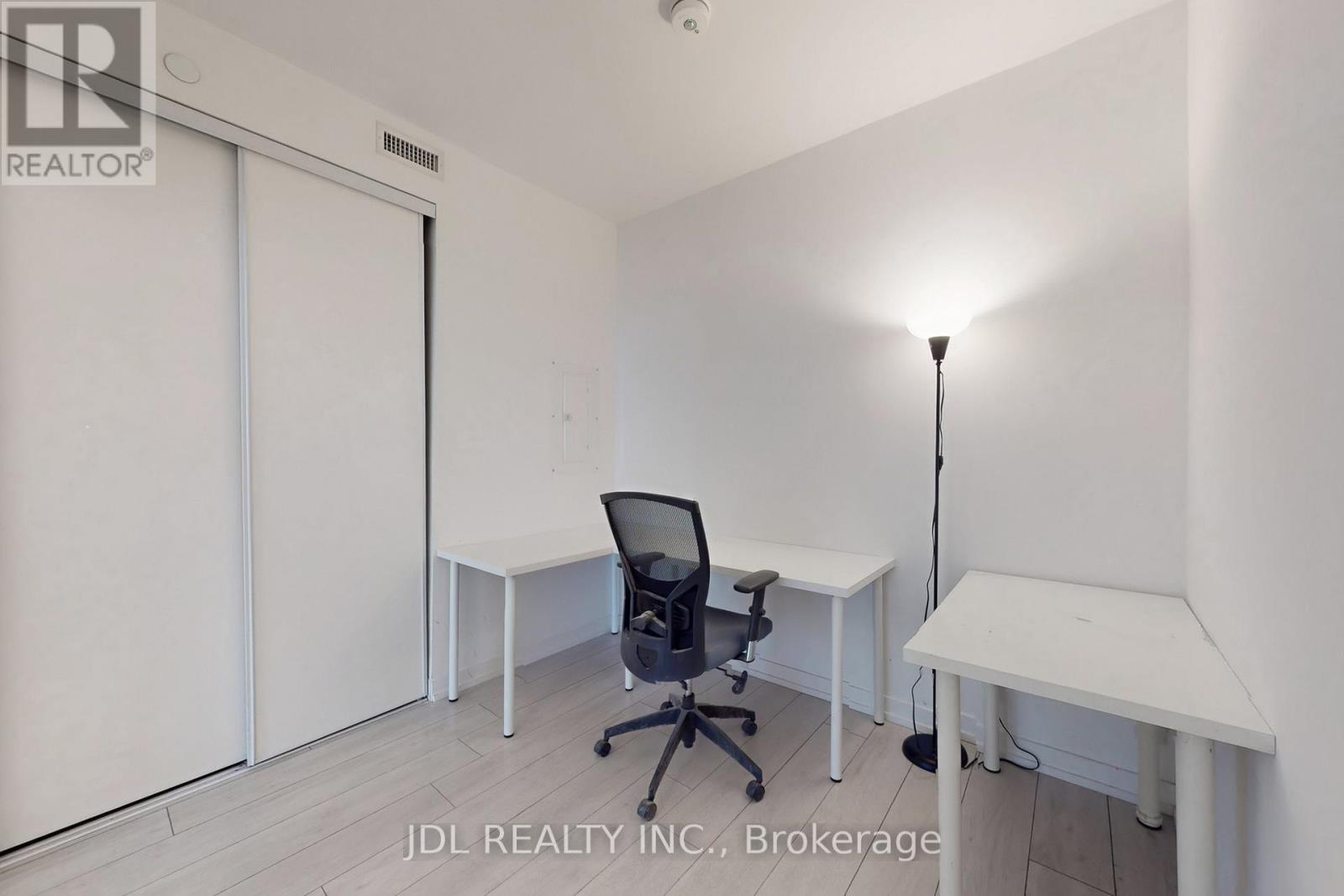 1105 - 905 Portage Parkway, Vaughan, Ontario  L4K 0J7 - Photo 10 - N12640544