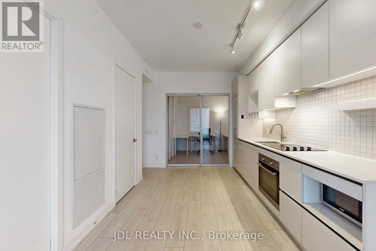 1105 - 905 Portage Parkway, Vaughan, Ontario  L4K 0J7 - Photo 12 - N12640544