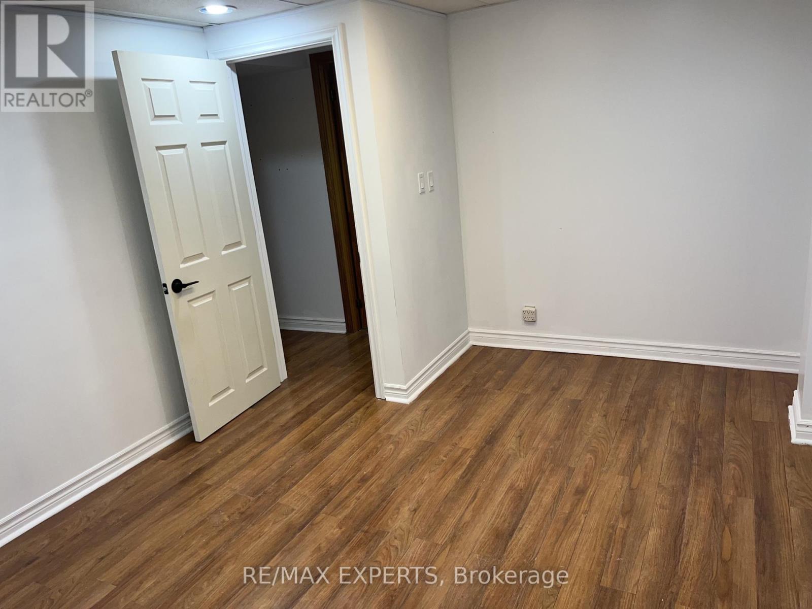 121 Jackman Crescent, Vaughan, Ontario  L4L 6N9 - Photo 11 - N12640554