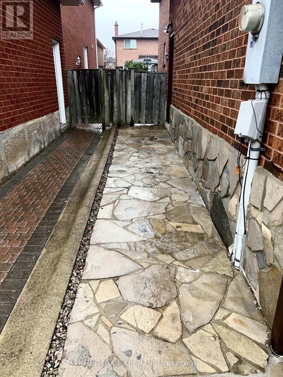 121 Jackman Crescent, Vaughan, Ontario  L4L 6N9 - Photo 2 - N12640554