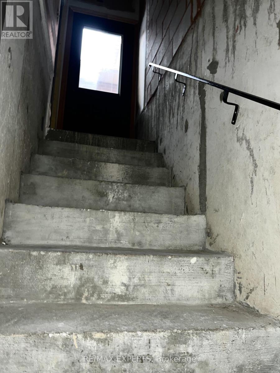 121 Jackman Crescent, Vaughan, Ontario  L4L 6N9 - Photo 3 - N12640554