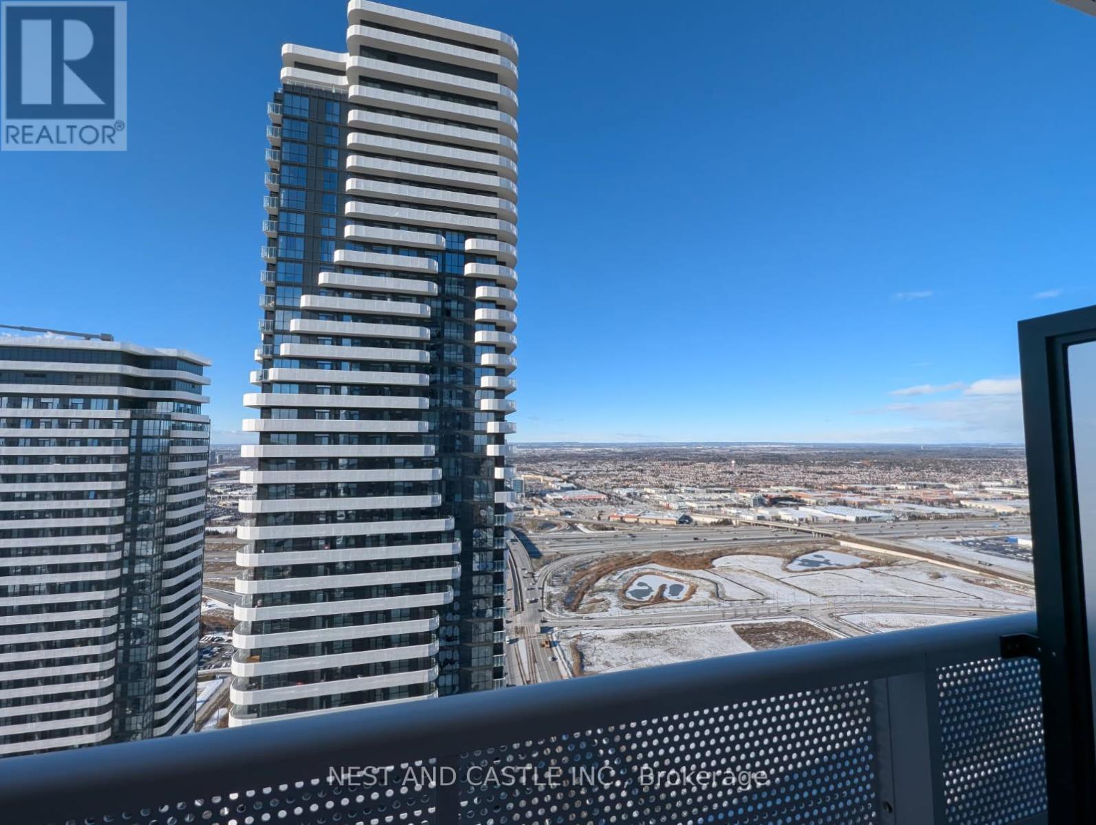 4901 - 8 Interchange Way, Vaughan (Vaughan Corporate Centre), Ontario  L4K 0R2 - Photo 2 - N12640590