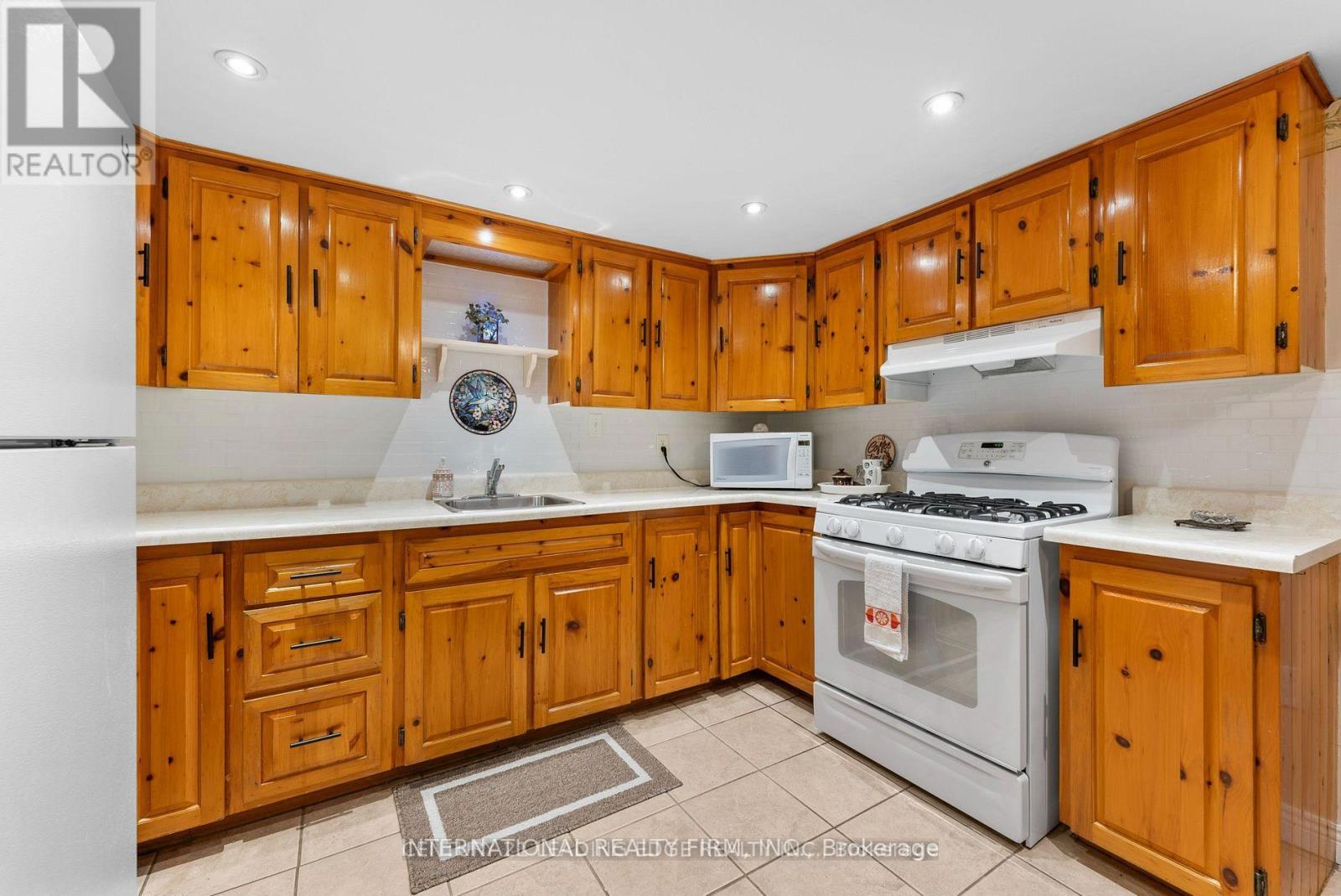 Basement Apt - 46 Johnson Road, Aurora, Ontario  L4G 2A2 - Photo 5 - N12640594