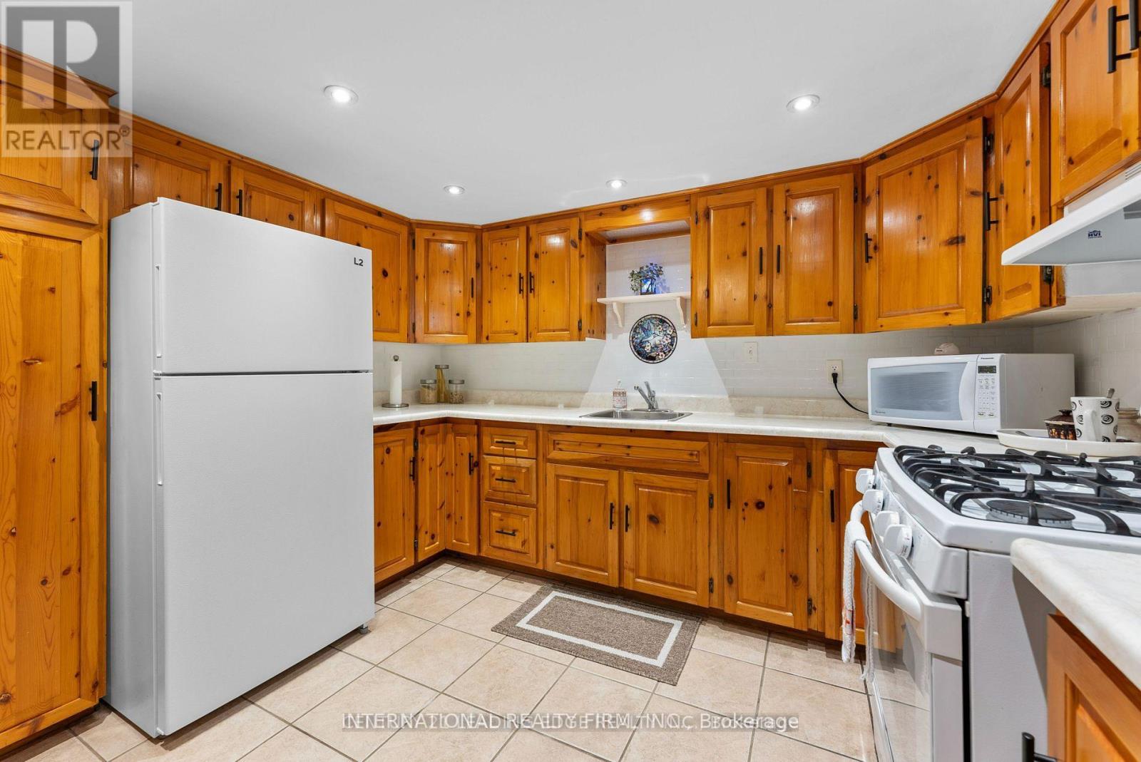 Basement Apt - 46 Johnson Road, Aurora, Ontario  L4G 2A2 - Photo 6 - N12640594