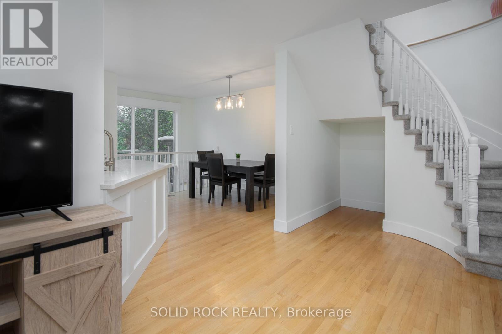 119 Kincardine Drive, Ottawa, Ontario  K2V 1B1 - Photo 11 - X12437854