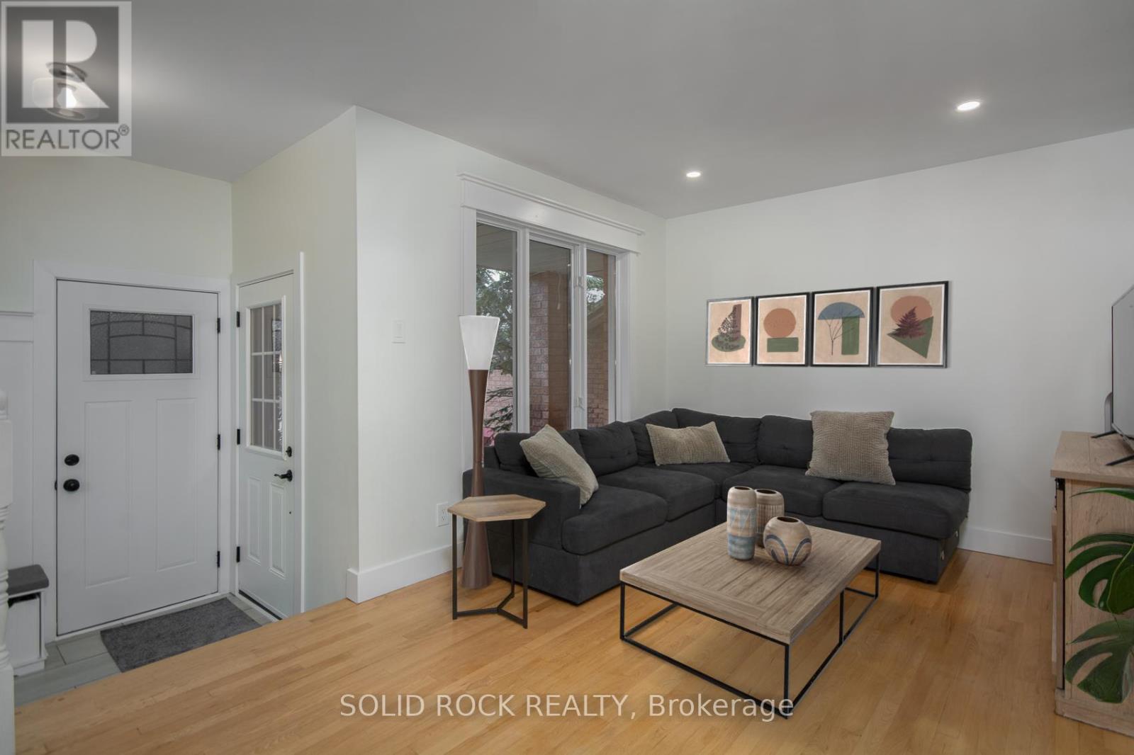 119 Kincardine Drive, Ottawa, Ontario  K2V 1B1 - Photo 9 - X12437854