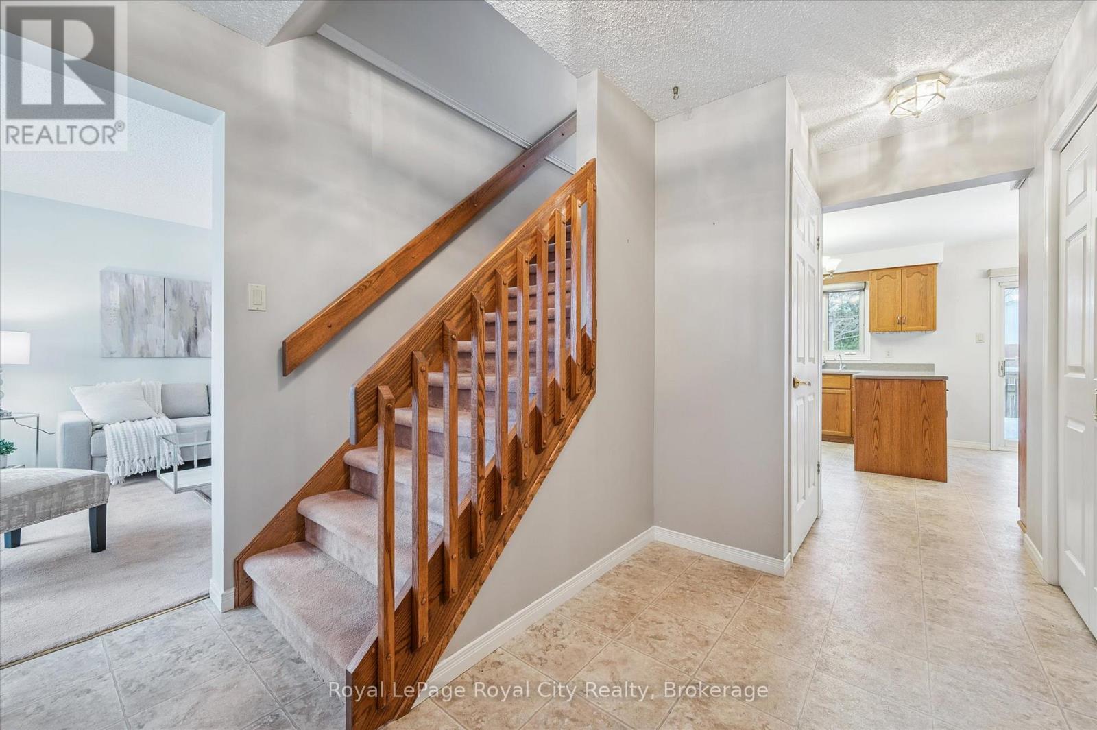 43 Brady Lane, Guelph, Ontario N1L 1A4 - Photo 5 - X12640728