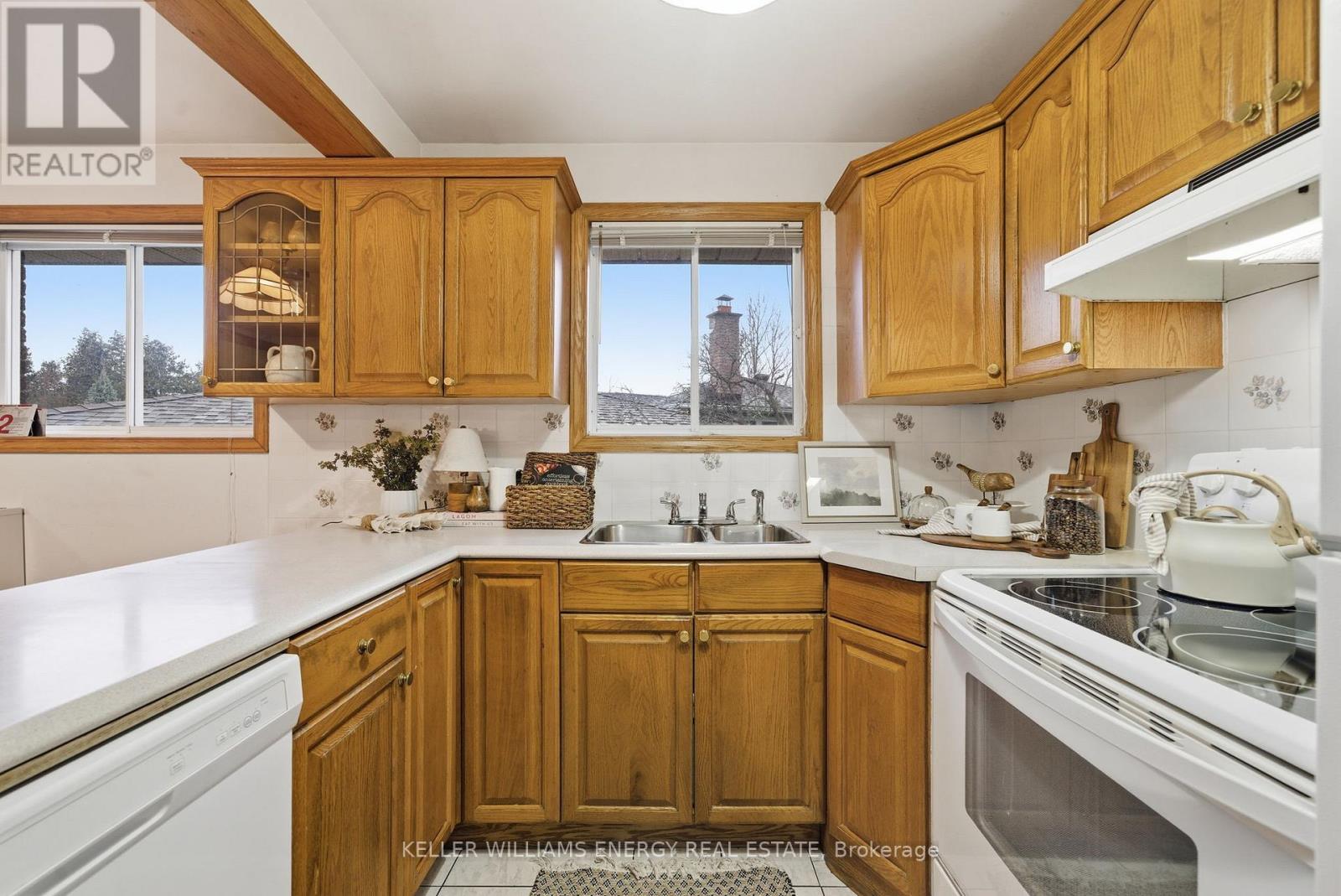 1485 Oneida Court, Oshawa (Samac), Ontario  L1G 4M7 - Photo 6 - E12640710