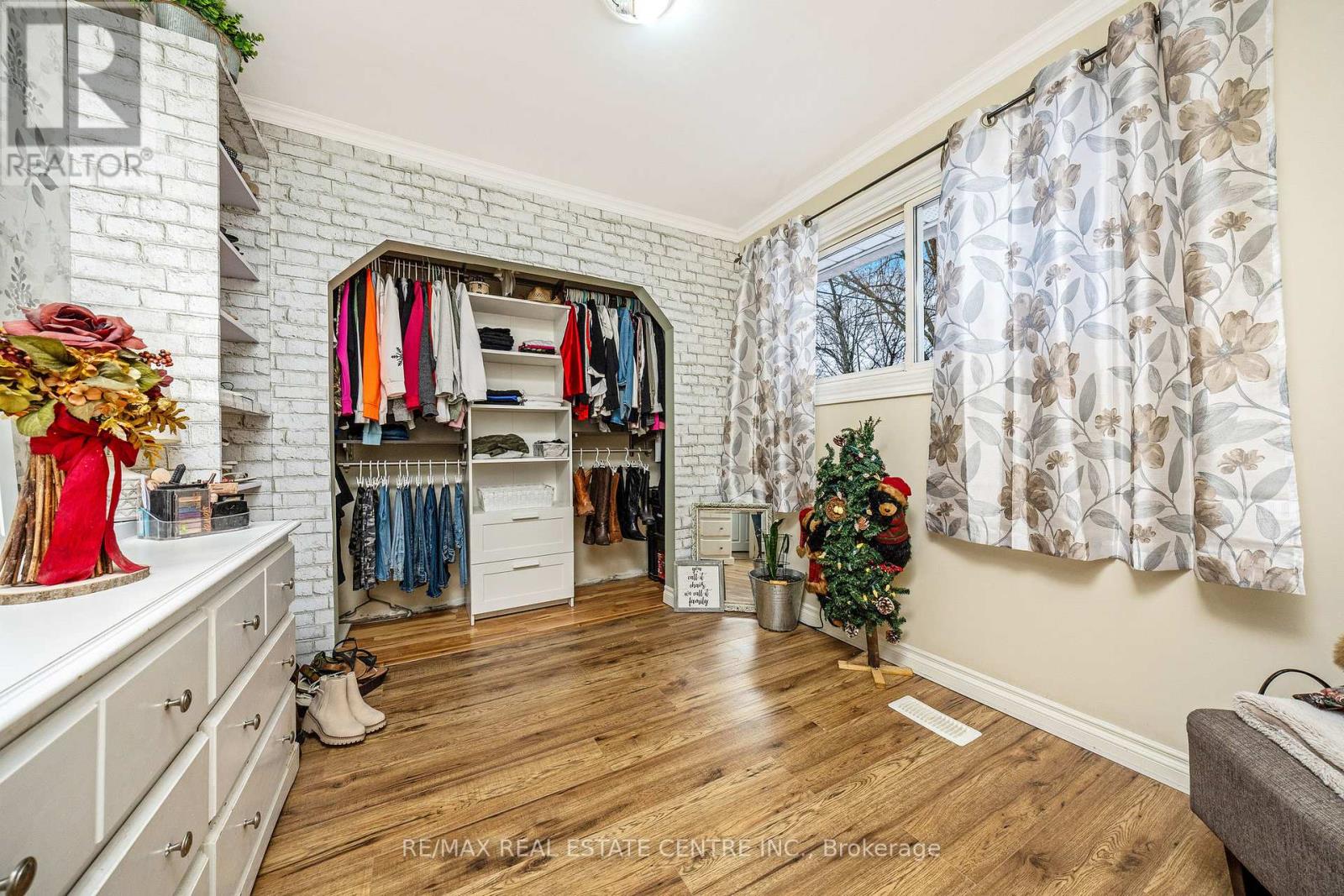 1320 Bunnell Drive, Burlington (Mountainside), Ontario  L7P 2E1 - Photo 8 - W12640546