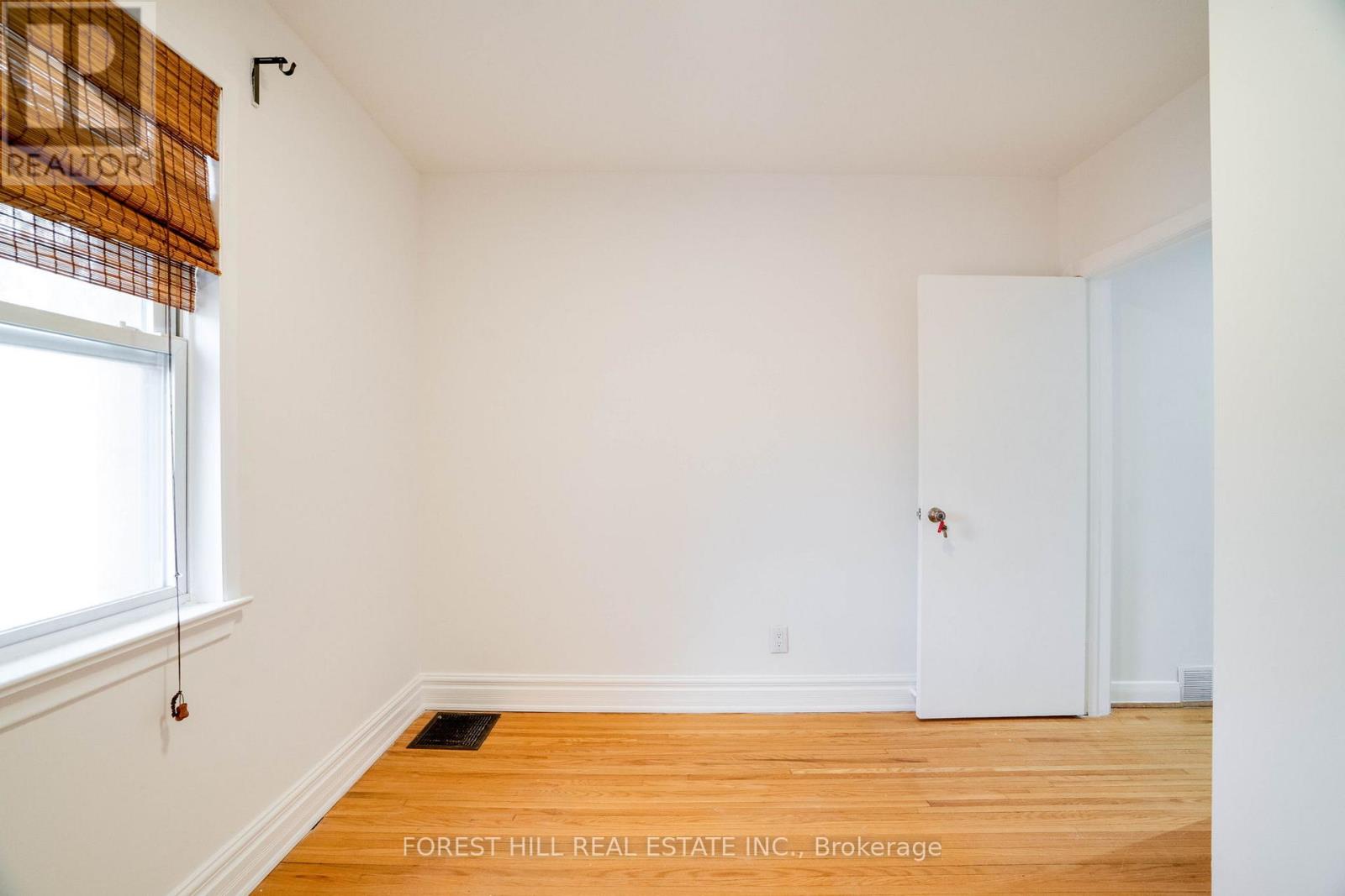 12 Glen Agar Drive, Toronto (Princess-Rosethorn), Ontario  M9B 5L3 - Photo 19 - W12640604